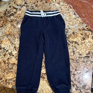 Gymboree size 5 navy blue sweat pant great condition barely used soft comfy